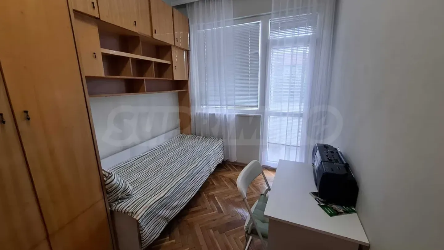 Bright 3-Bedroom Apartment in Varna's Greek Quarter - Fully Furnished - Image 1