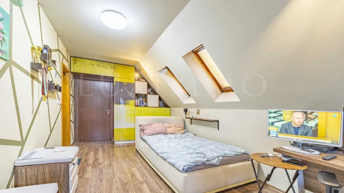 Spacious Furnished Maisonette with Stunning Sofia & Mountain Views - Image 3