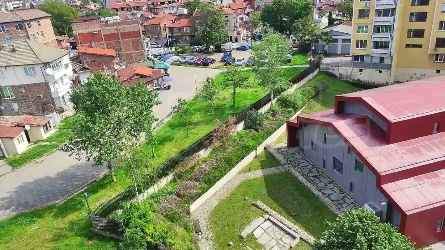 Spacious Apartment with Three Terraces in Plovdiv's Center - Image 4