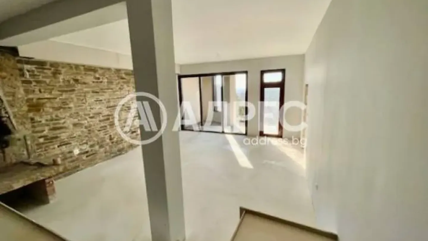 Spacious Family Home with Spa Facility in Stara Zagora, Bulgaria - €260,000 - Image 1