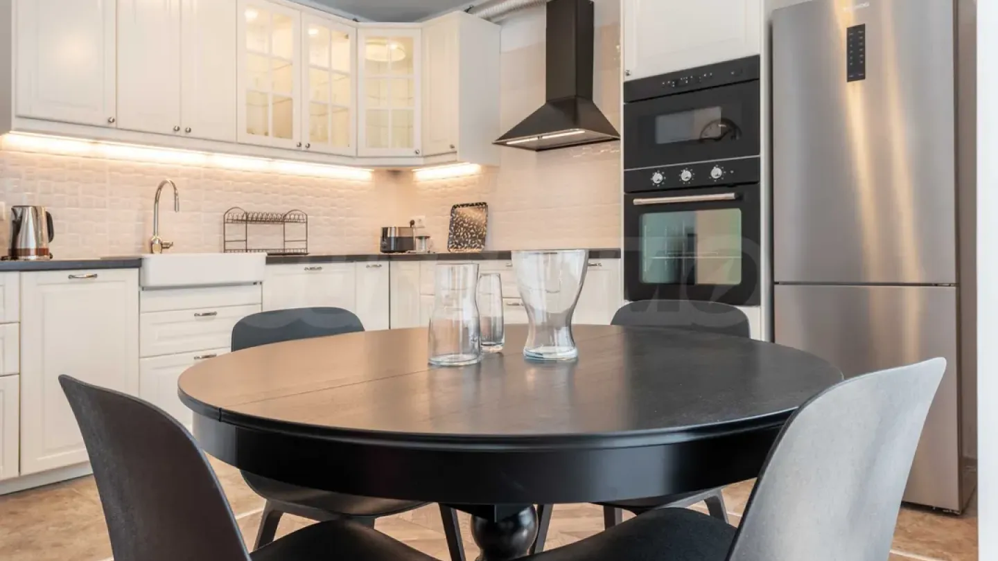 Stylish 3BR Apartment with Parking in Varna's "Tsvetyan" Quarter - Image 5