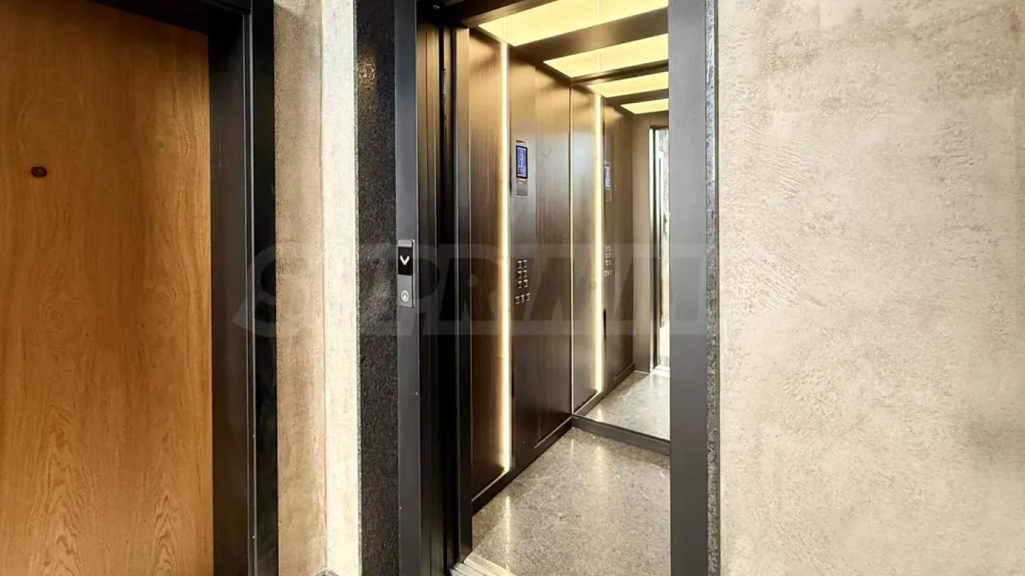 Spacious 3BR Apt w/ Greblena Base View - Image 4