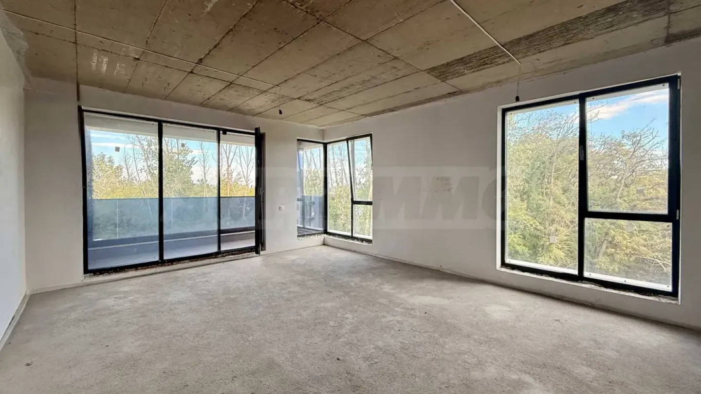 Spacious 3BR Apt w/ Greblena Base View - Image 3