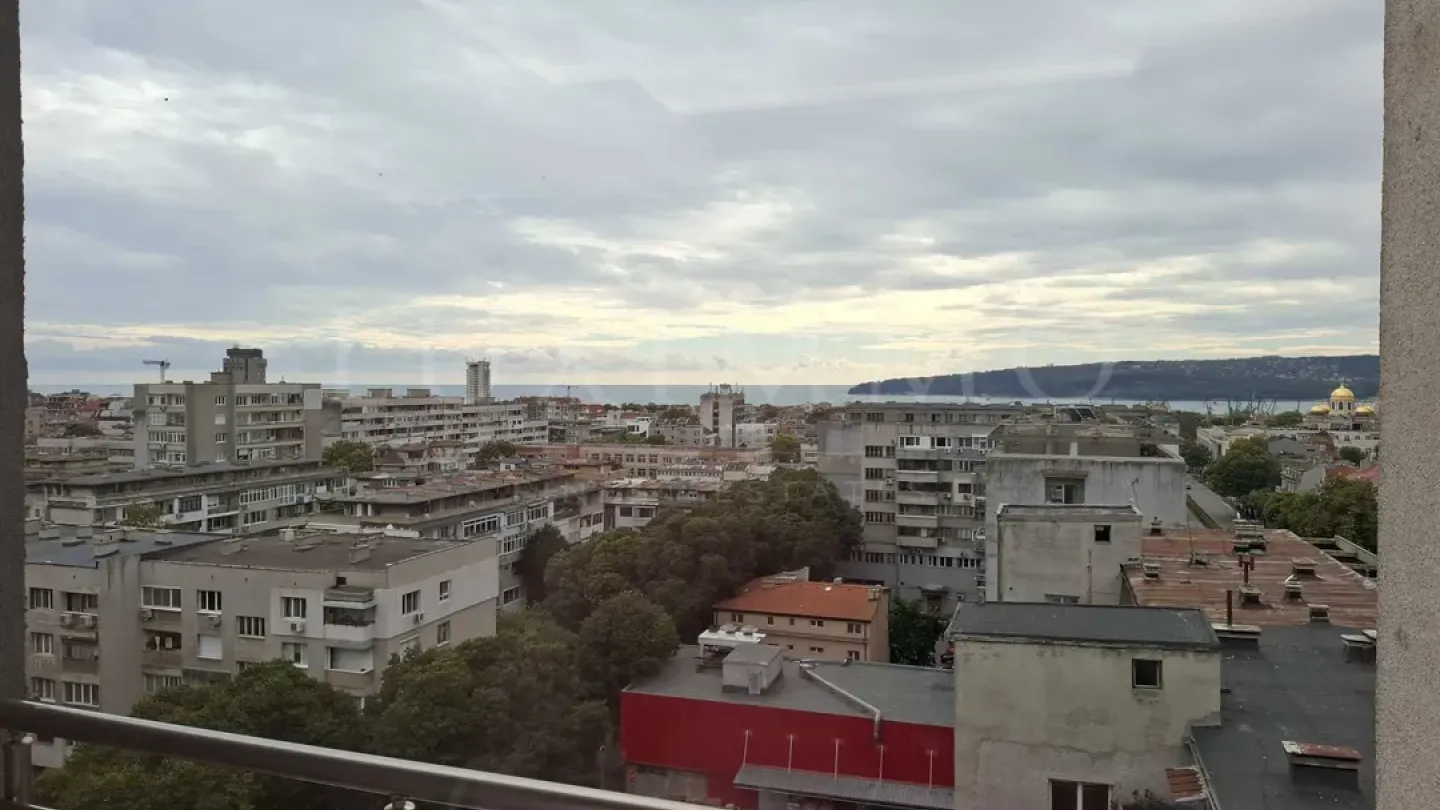 Stylish Renovated 2-Bed Apartment in Varna's Heart - €239,900 - Image 1