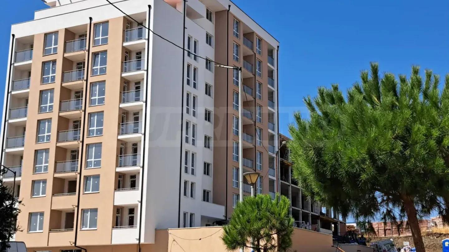 Spacious Burgas Apartment with Panoramic Lake View - Image 2