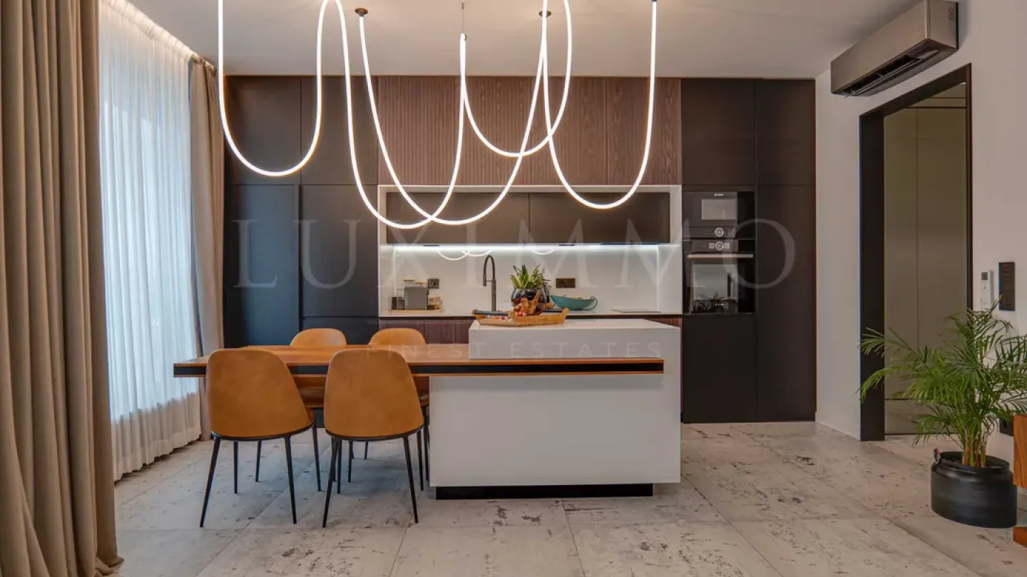 Sun-Drenched Apartment in Sofia's Diamond 1 - Image 4