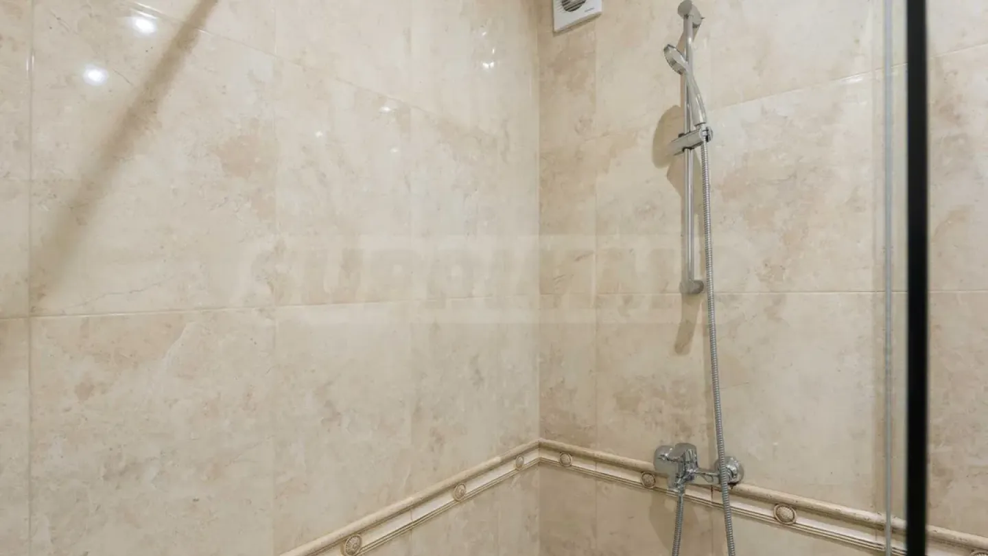 Stylish 2-Bedroom Apartment in Central Varna - Fully Furnished - Image 5