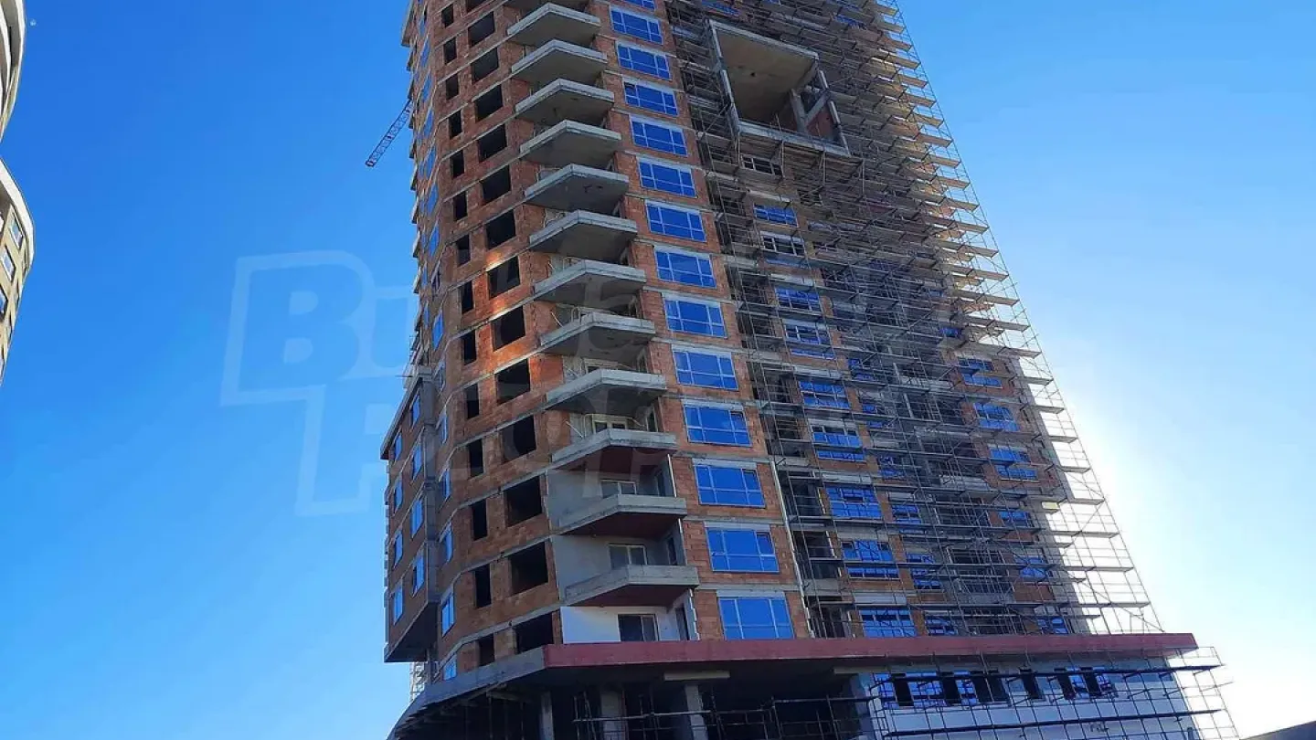 Luxury 1-Bedroom Apartment with Parking in Central Park, Burgas - Image 4