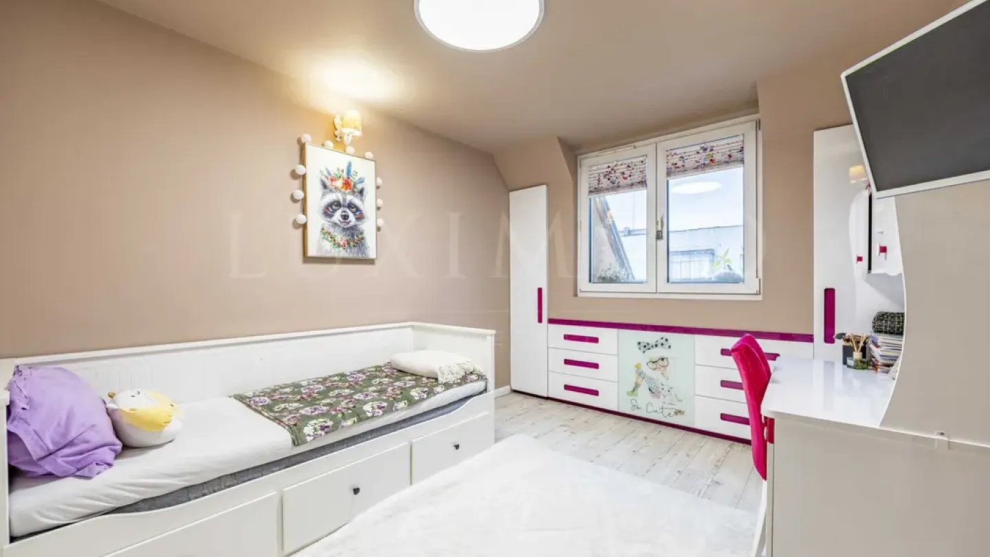 Spacious Furnished Maisonette with Stunning Sofia & Mountain Views - Image 2