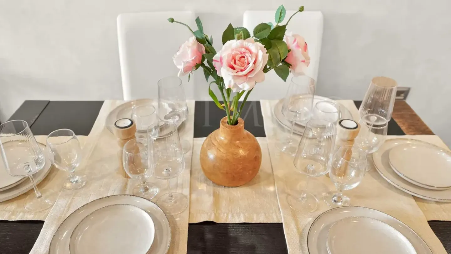 Spacious, Fully Furnished Apartment in Varna's Confuto District - Image 3