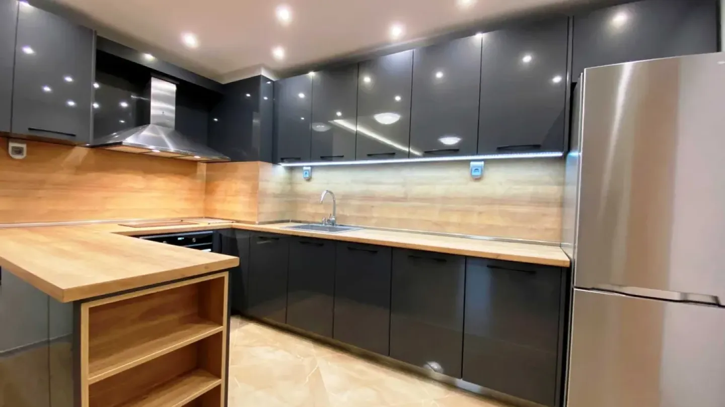 Stylish 2-Bedroom Apartment with Parking in Plovdiv, Bulgaria - Image 2