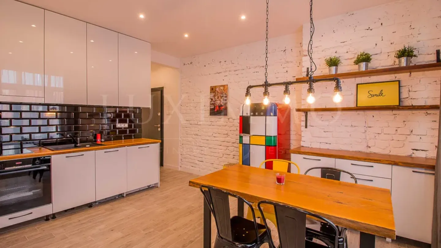 Stylish, Fully Furnished 1-Bedroom Apartment in Sofia's Center - Image 1