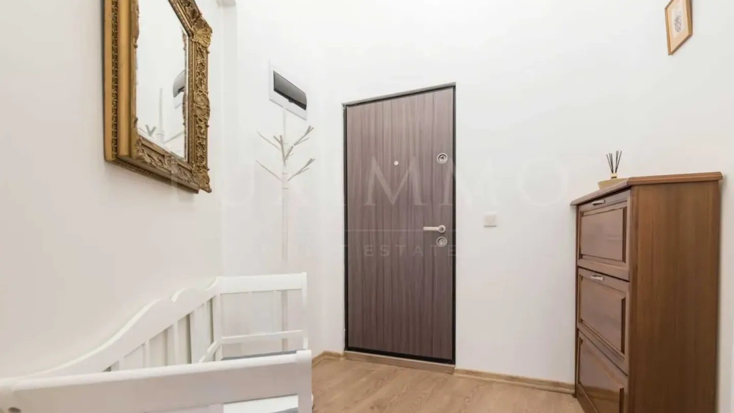 Luxury Renovated 5-Bedroom Apartment in Varna's "Greek Quarter" - Image 1