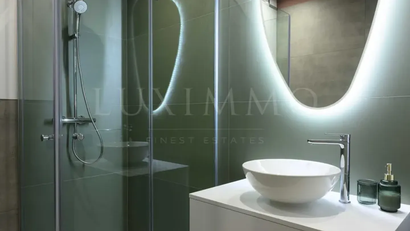 Spacious, Fully Furnished Apartment with Panoramic Terrace in Plovdiv - Image 2