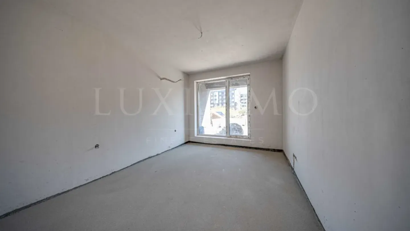 Spacious Two-Bedroom Apartment with South-Facing Yard in Malinova Dolina - Image 2