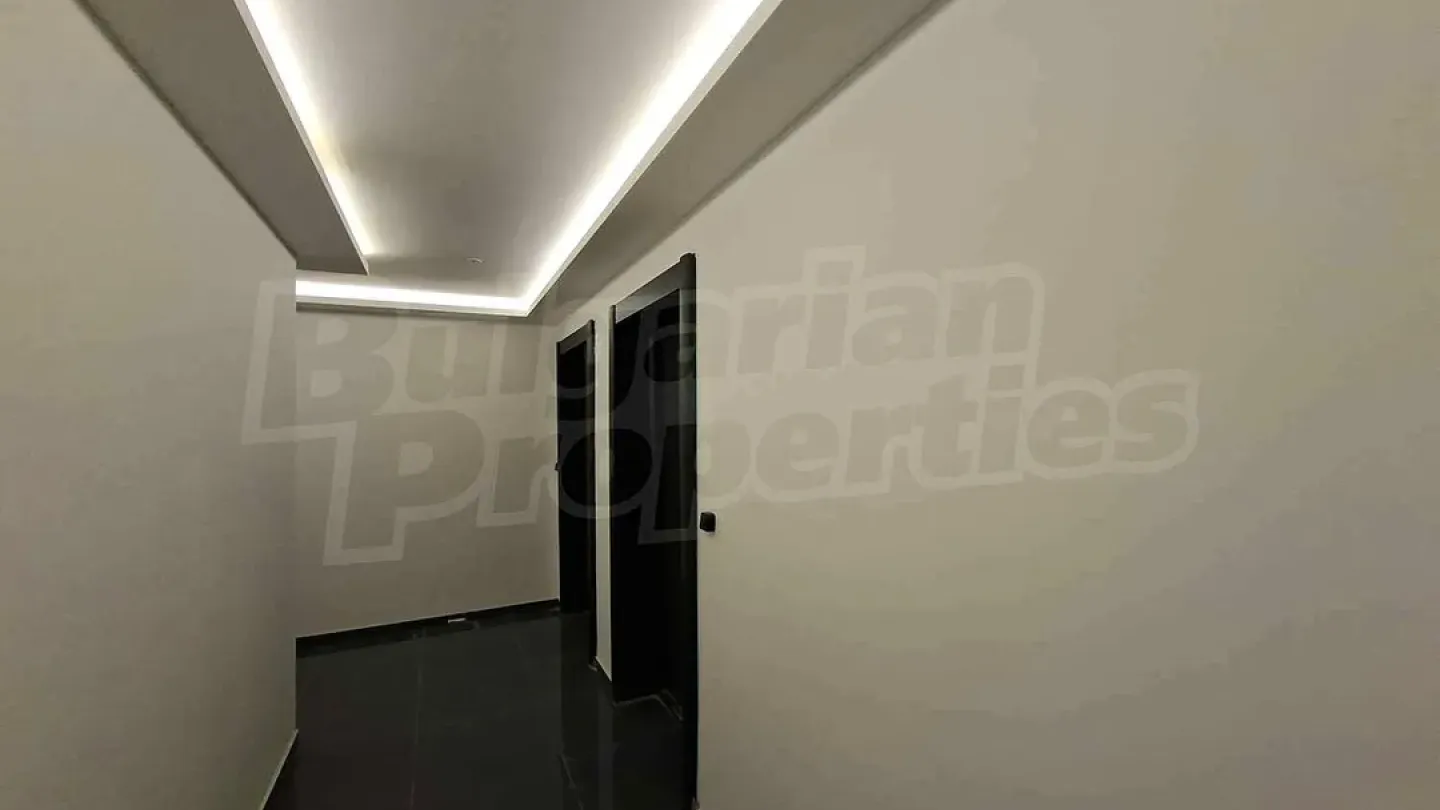Spacious South-Facing Apartment in New Sofia Complex - Image 4