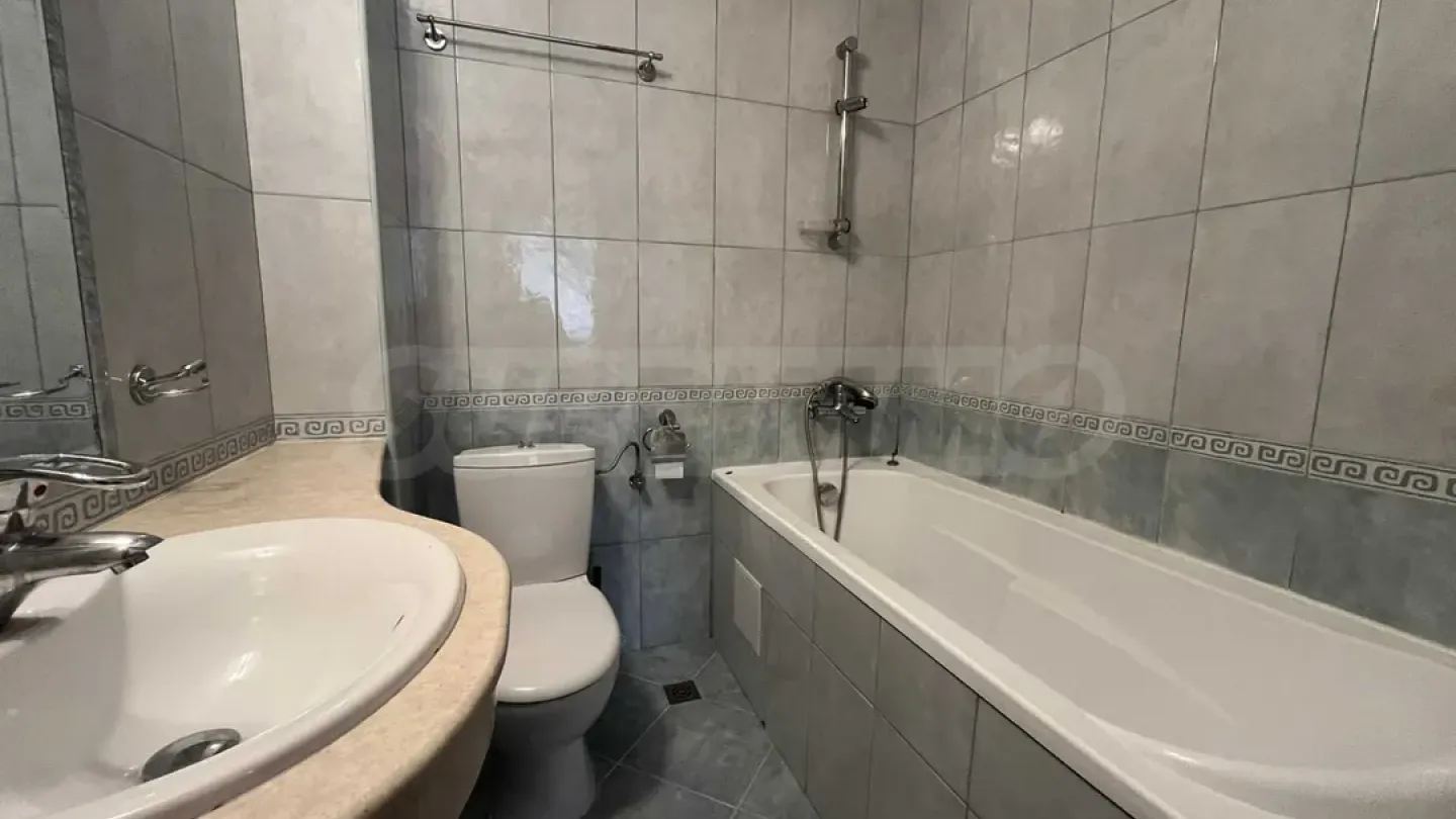 Spacious, Fully Furnished 3-Bedroom Apartment with Garage - Sofia - Image 3