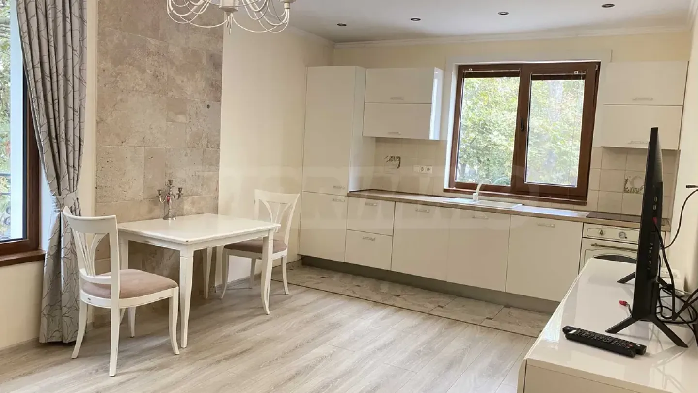 Stylish 2-Bedroom Apartment in Varna City Center - Image 4