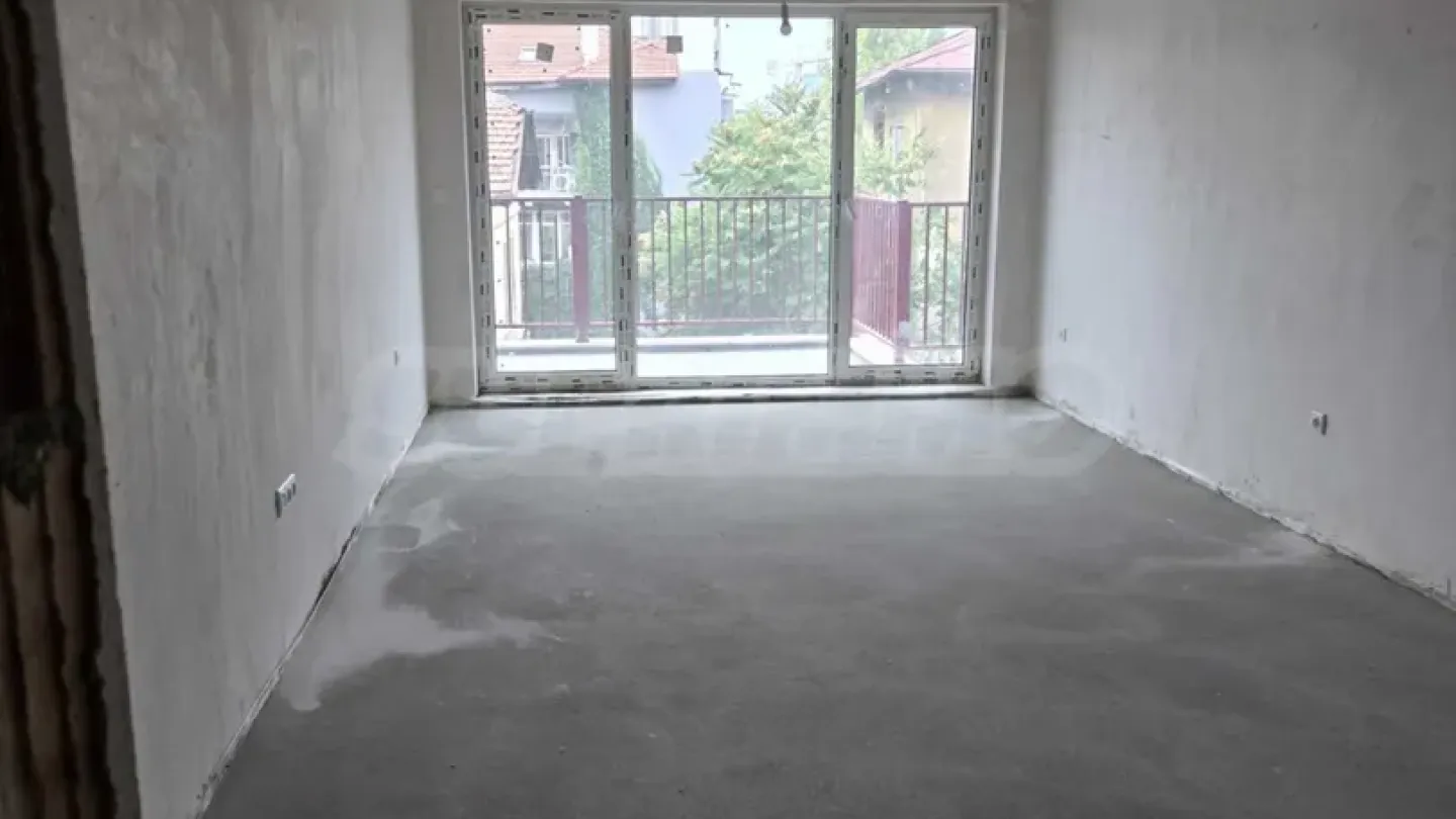 Spacious 3-Bedroom Apartment in Sofia's Center - Image 1