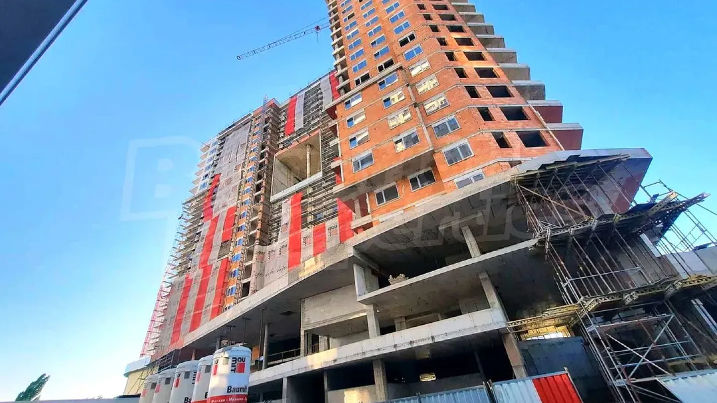 Luxury 1-Bedroom Apartment with Parking in Central Park, Burgas - Image 5