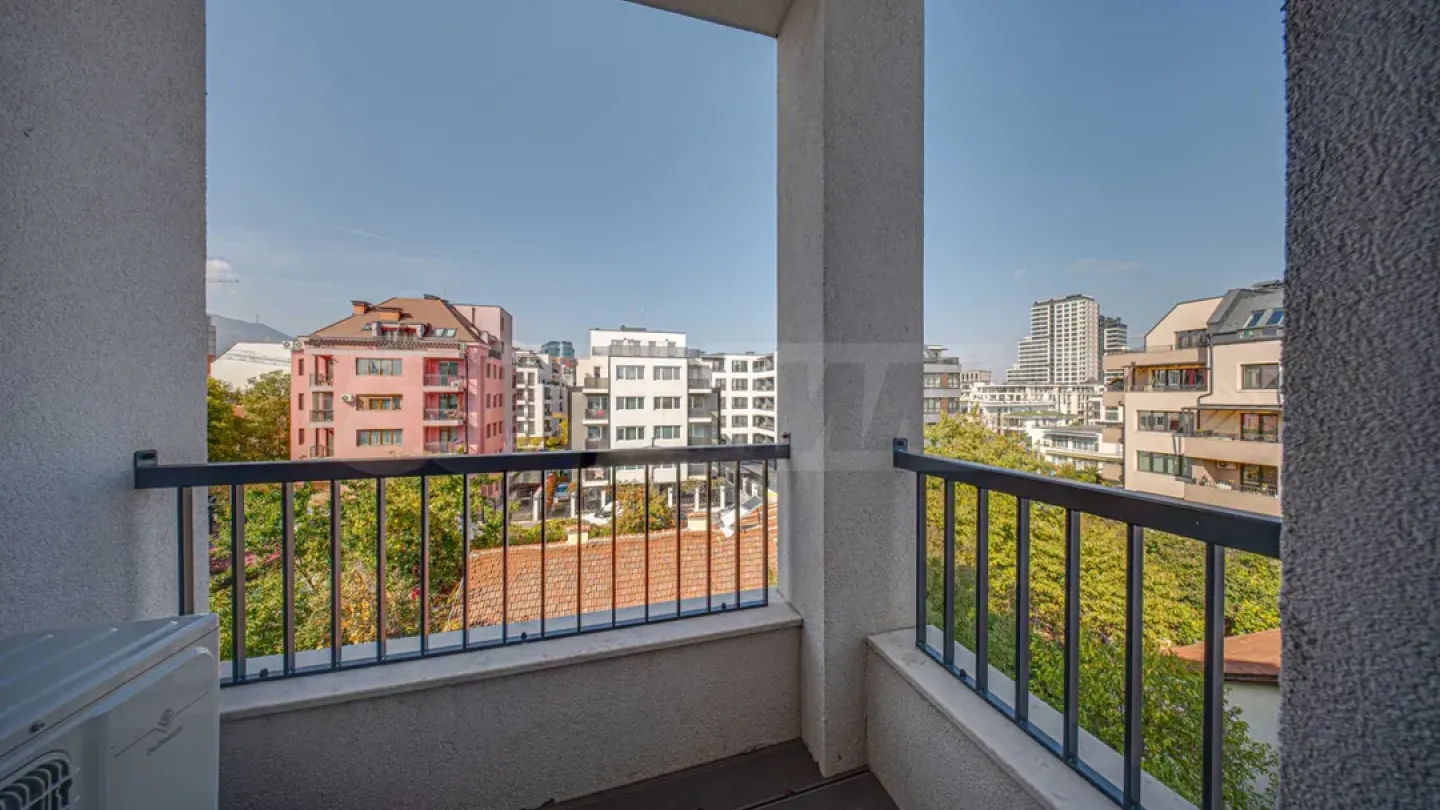 Spacious 2-Bedroom Apartment w/ Parking in Kr. Vada - Image 2