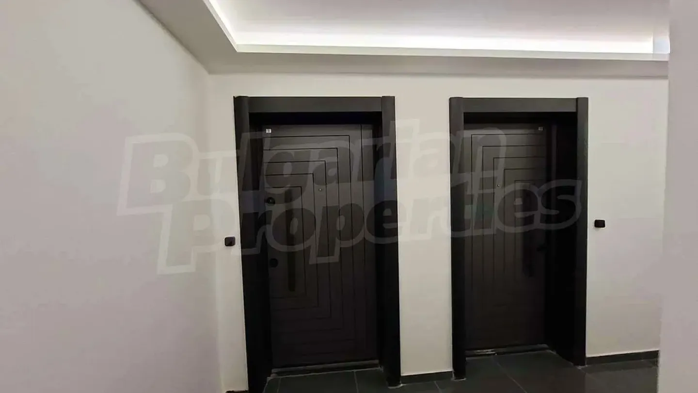 Spacious South-Facing Apartment in New Sofia Complex - Image 5