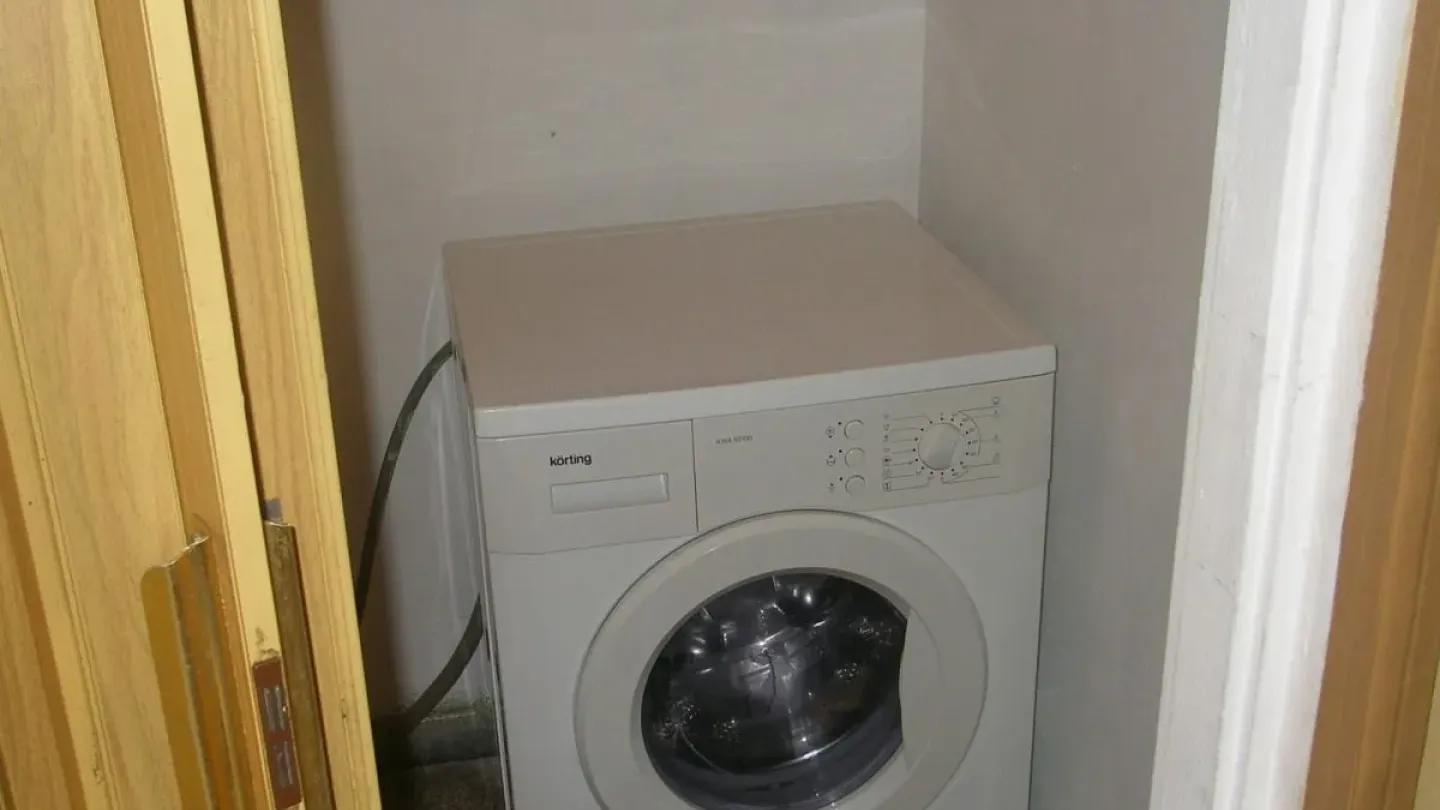 Spacious 3-Bedroom Apartment for Rent in Sofia's Geo Milev Area - Image 4