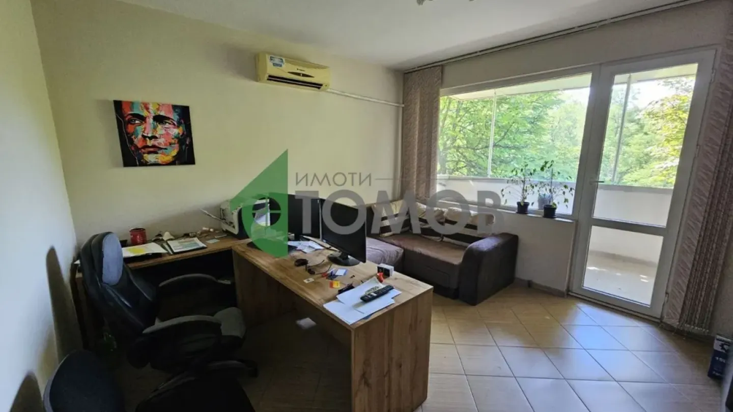 Spacious 1-Bedroom Apartment in Central Stara Zagora – 60m² - Image 2