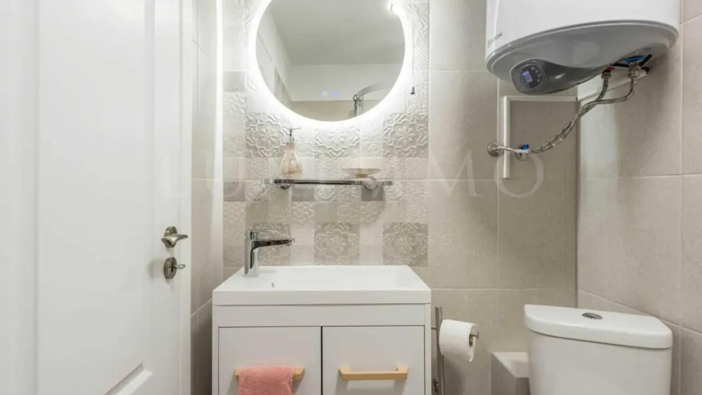 Luxury Renovated 5-Bedroom Apartment in Varna's "Greek Quarter" - Image 2