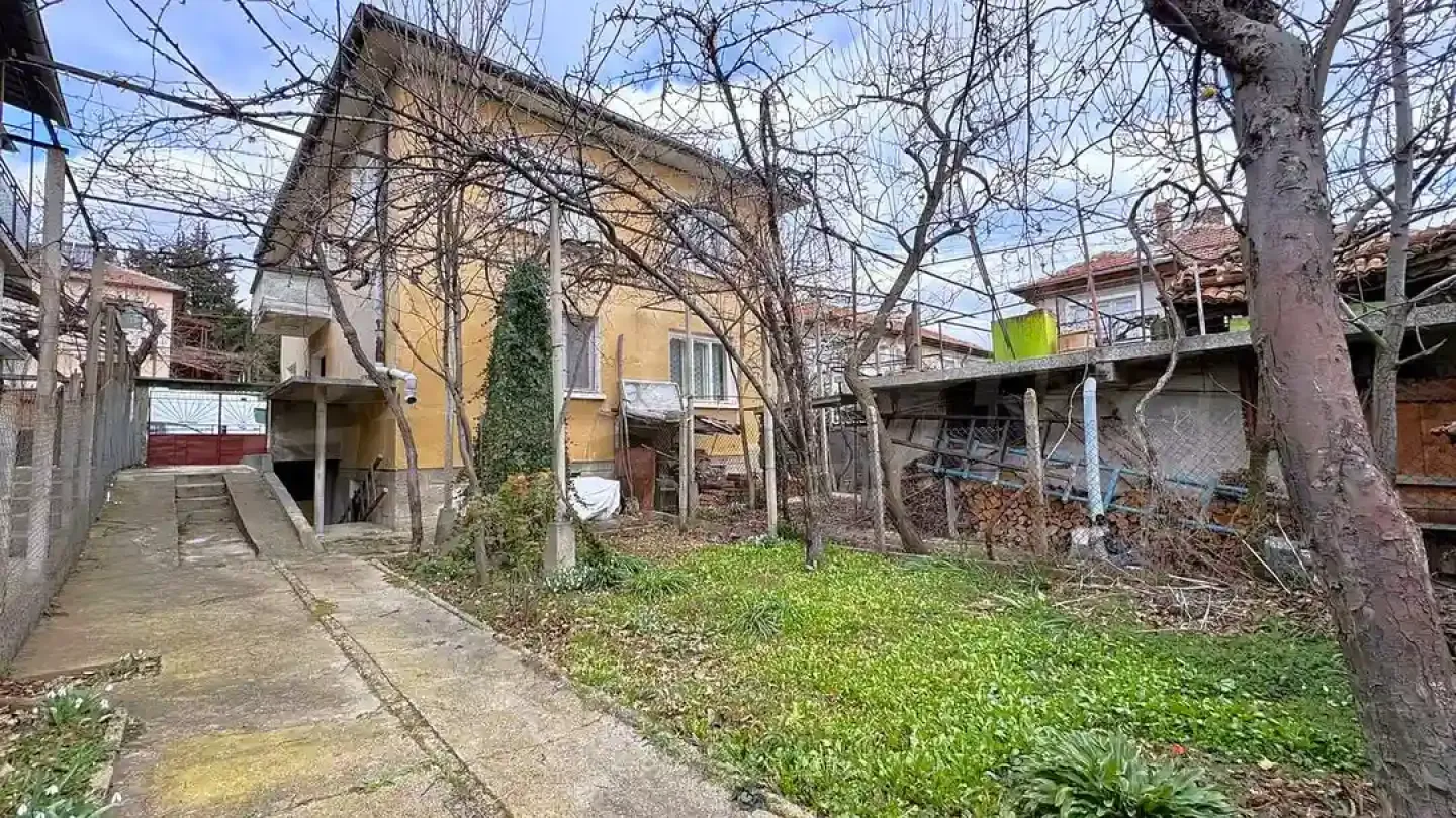 Spacious Fully Furnished House Near Samara's Flag Park - Image 2