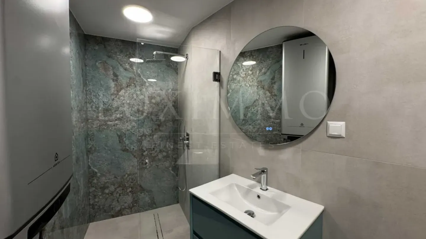 Stylish 2-Bedroom Apartment with Sea Views in Varna's Greek Quarter - Image 1