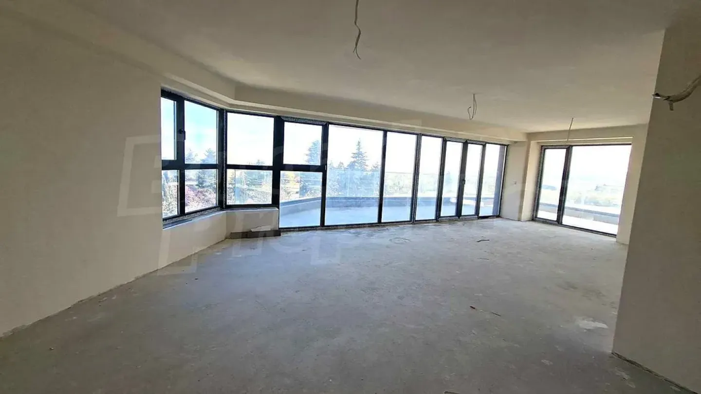 Spacious Panorama Apartment Near Sea Garden of Varna - 202m2 - Image 3