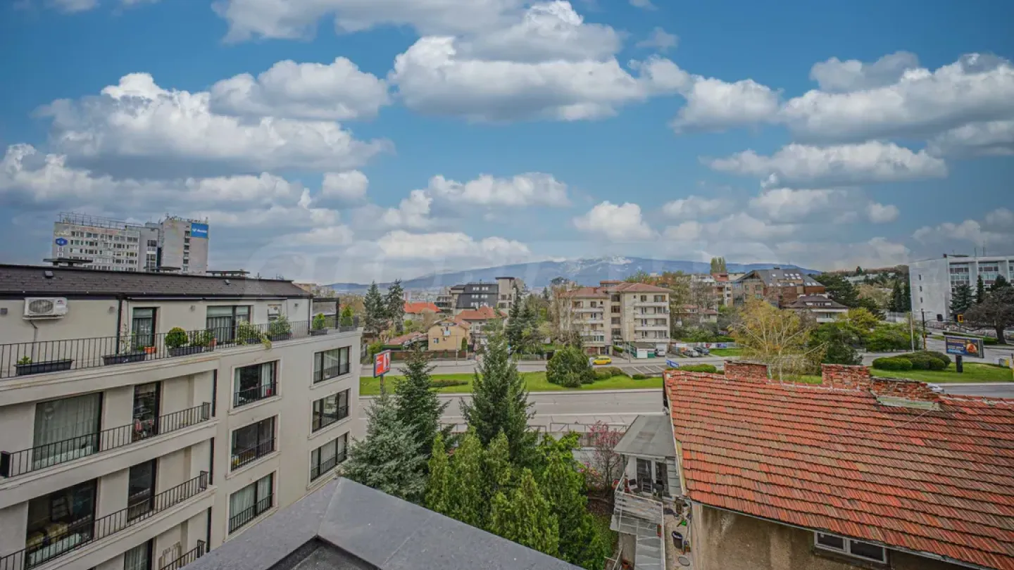 Spacious 3-Bed Apartment Near Sofia Gardens - Image 2