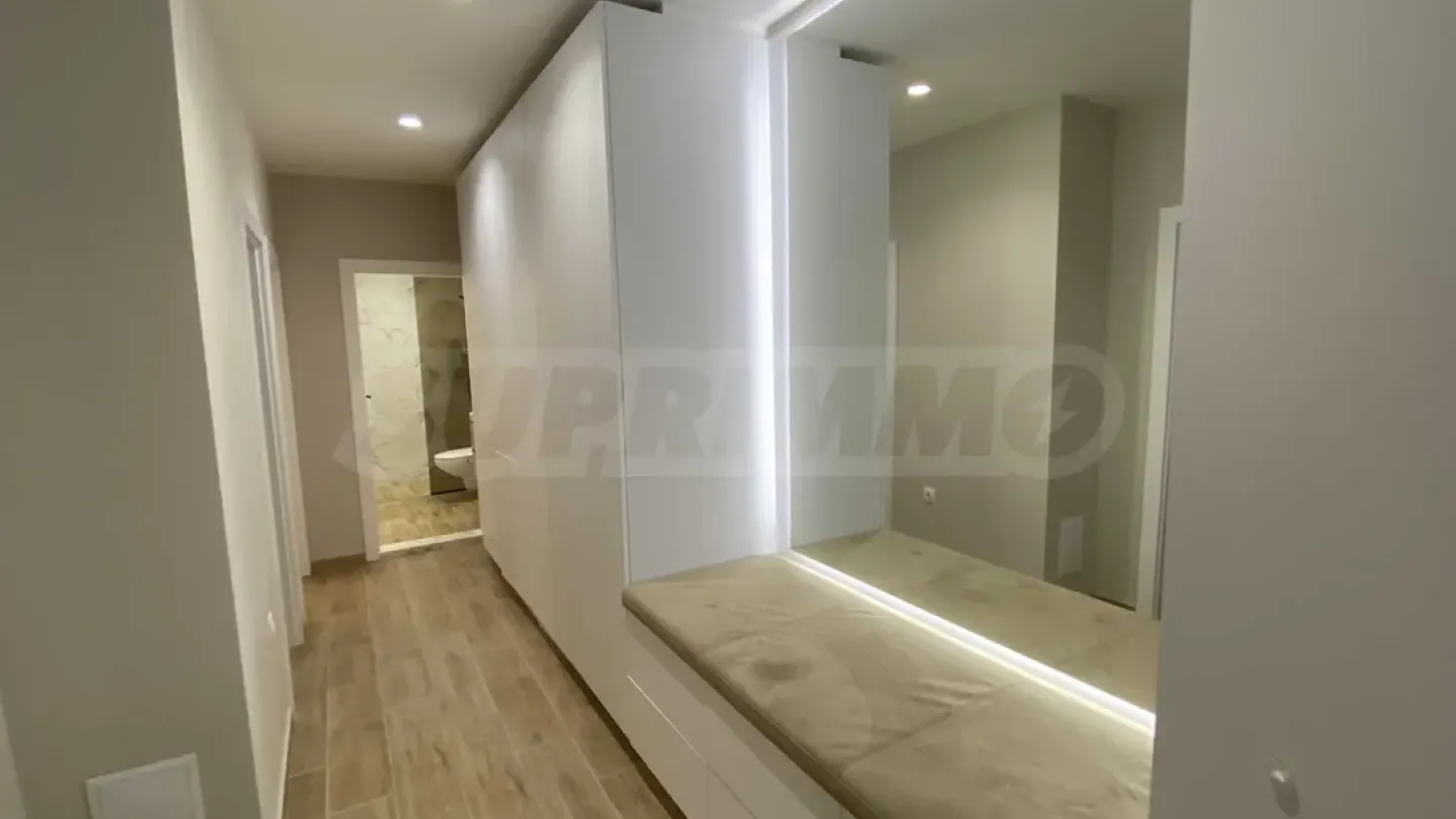 Stylish Three-Bedroom Apartment in Luxury Complex, Plovdiv - Image 1