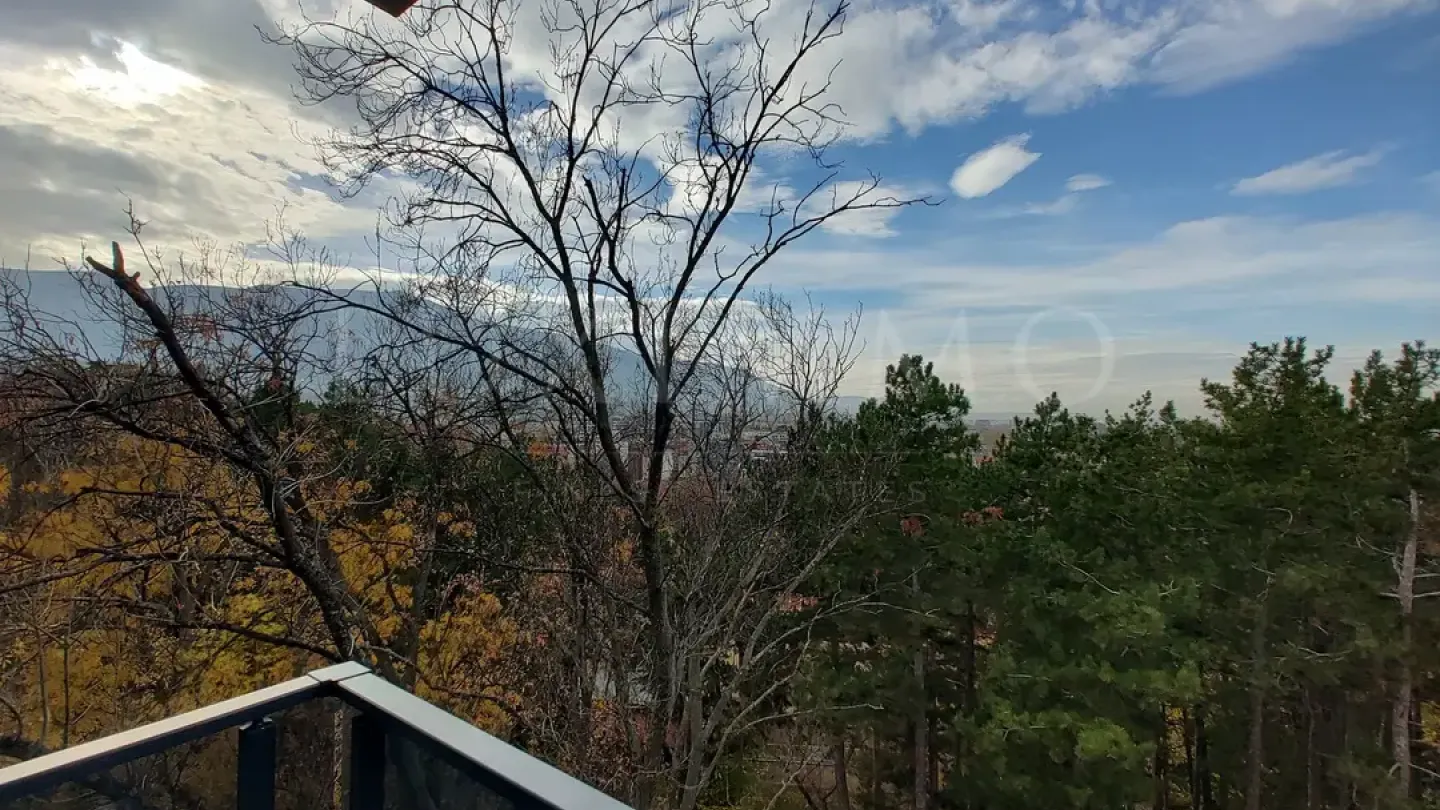 Stylish 2-Bedroom Apartment in Vitosha District, Sofia - Image 4