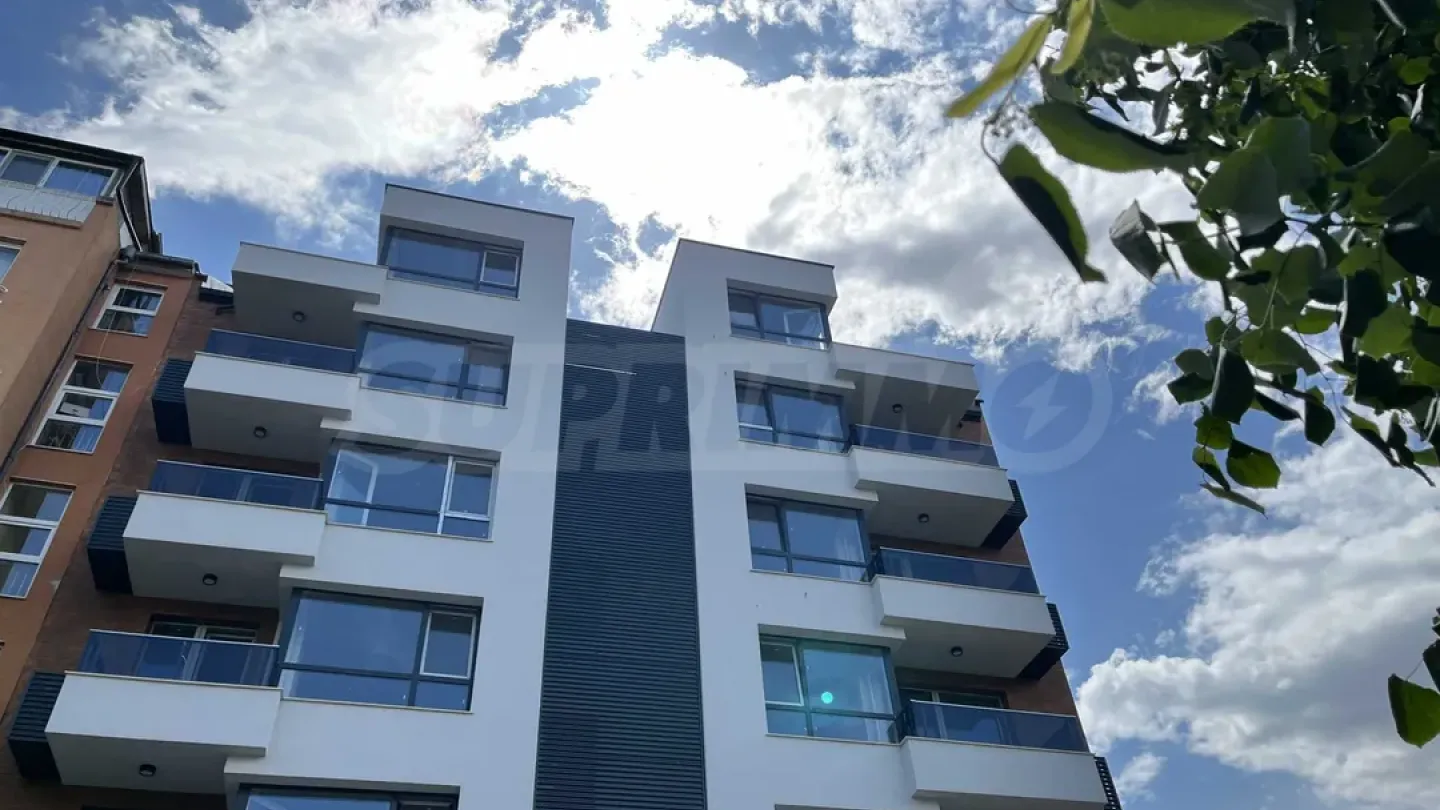 Spacious 2-Level Apartment Near Burgas Sea Garden - Image 3