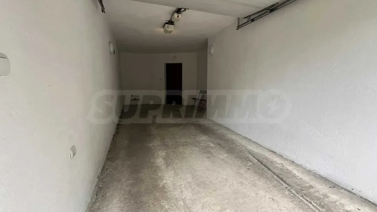 Spacious 3-Bedroom Apartment with Garage in "Maxi" Complex, Sofia - Image 2