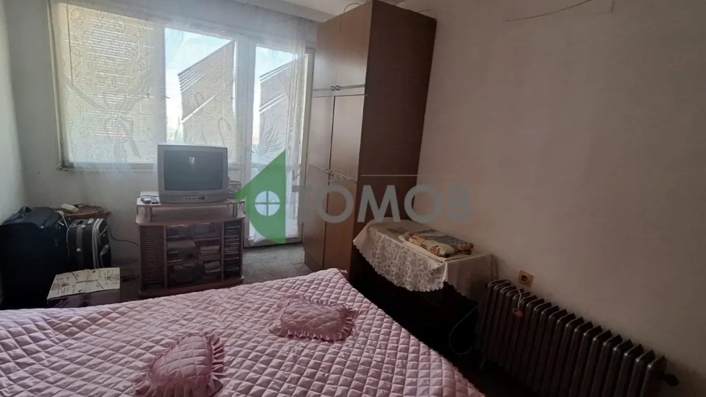 Spacious 2-Bedroom Apartment in Stara Zagora's Opelchenski District - Image 4
