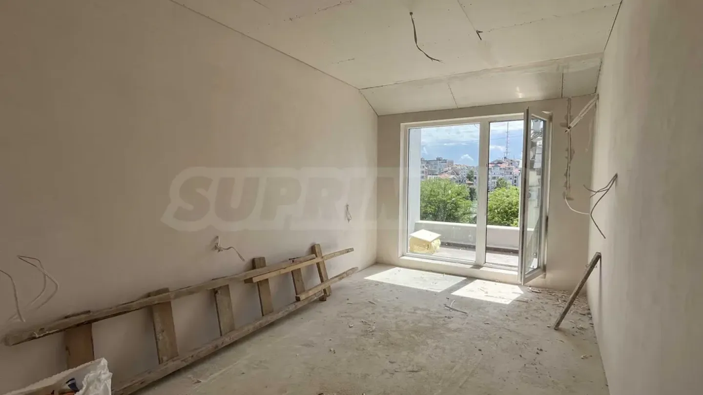 Spacious 2-Level Apartment Near Burgas Sea Garden - Image 1