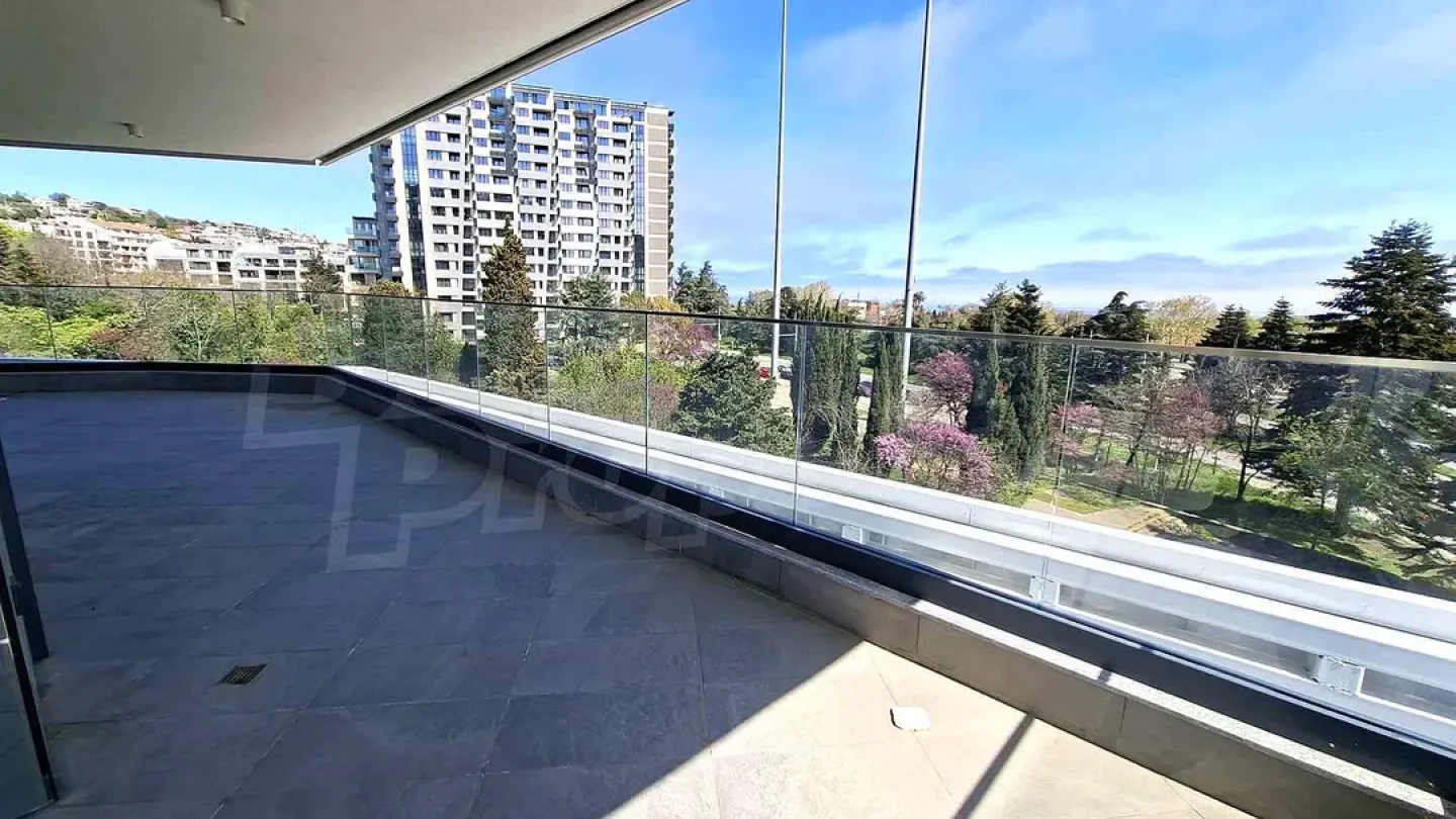Spacious Panorama Apartment Near Sea Garden of Varna - 202m2 - Image 5
