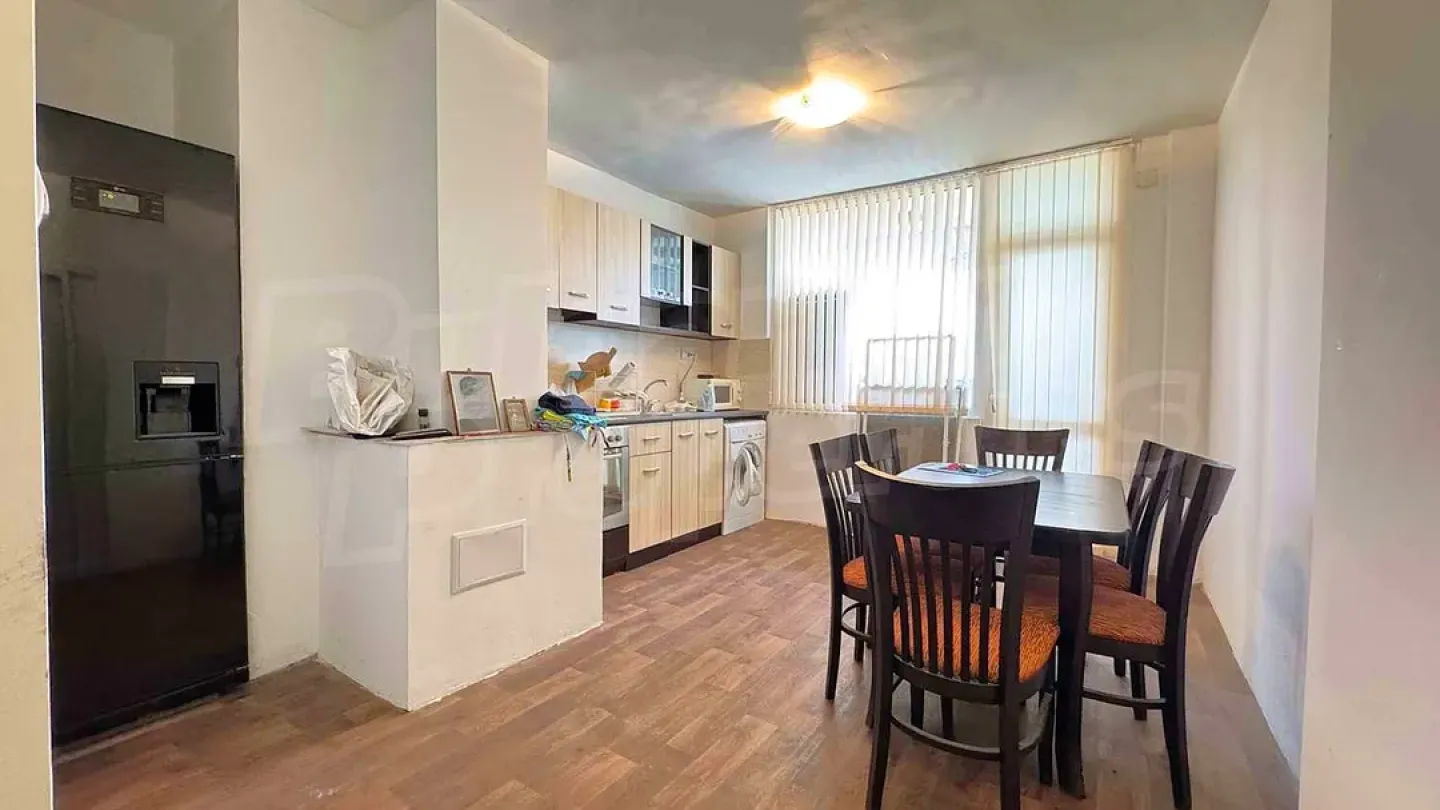 Spacious 1-Bedroom Apartment with Stunning Views in Stara Zagora - Image 1