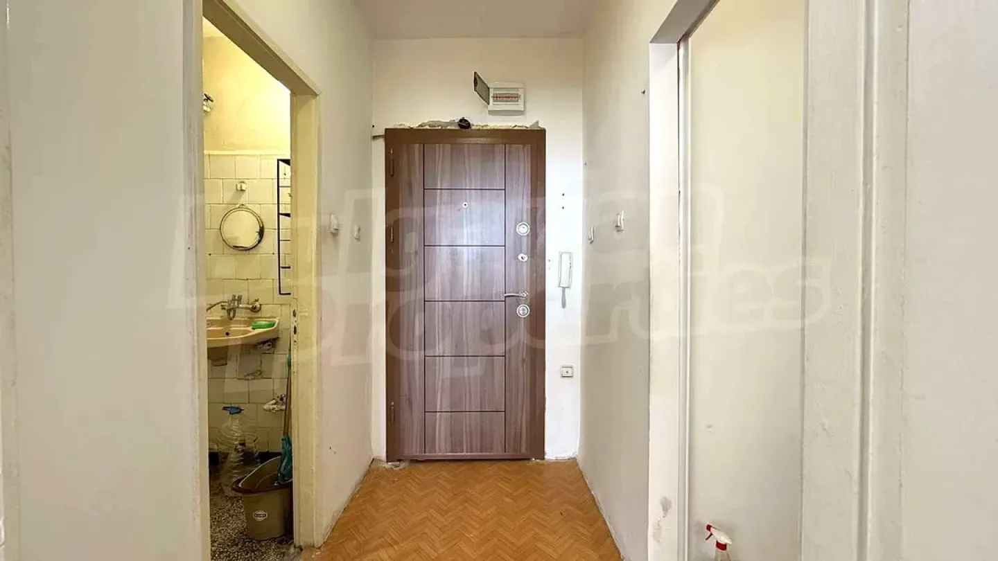 Spacious 1-Bedroom Apartment with Stunning Views in Stara Zagora - Image 4