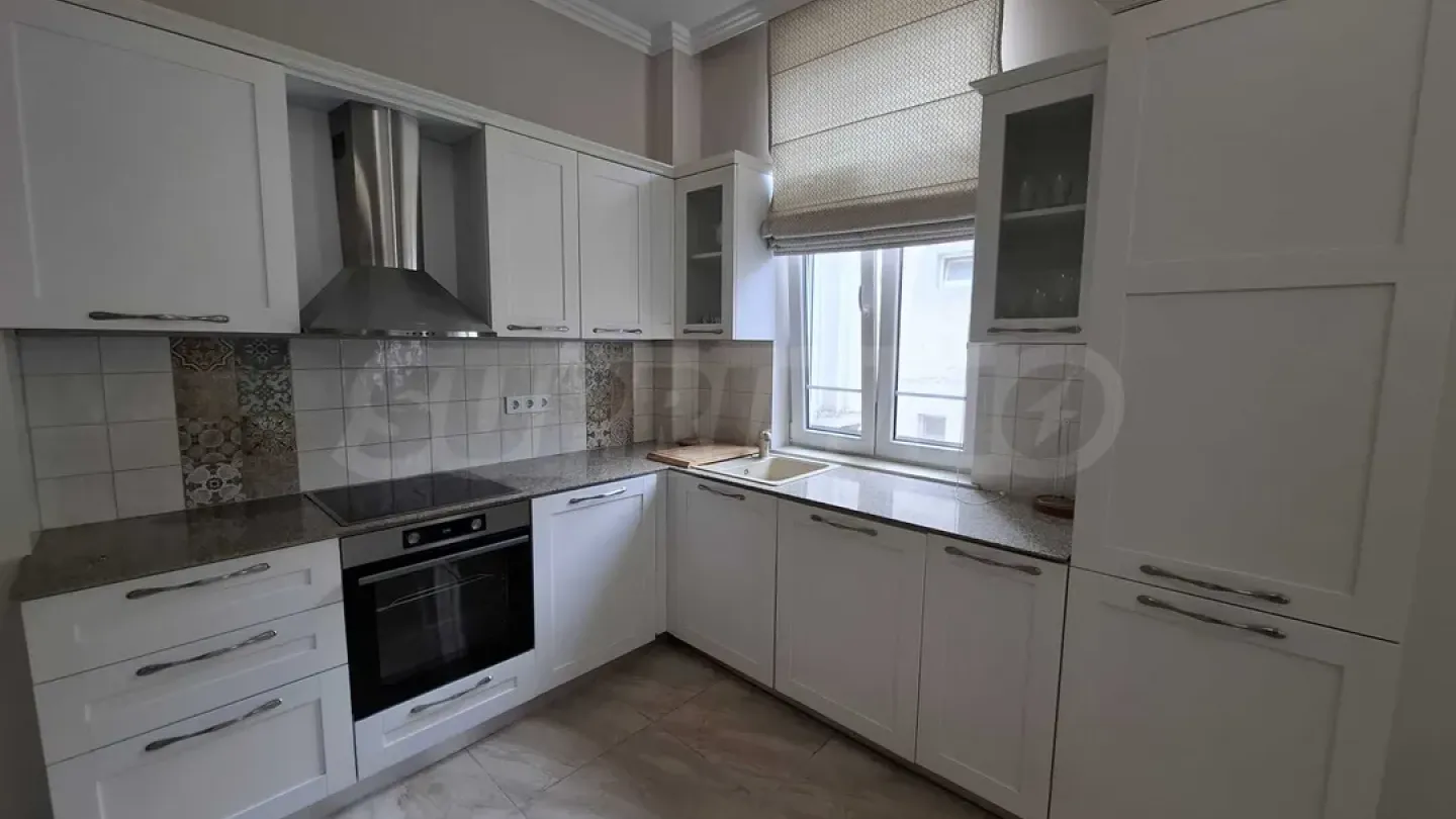 Luxury 3-Bedroom Apartment in Central Varna – Fully Furnished - Image 1