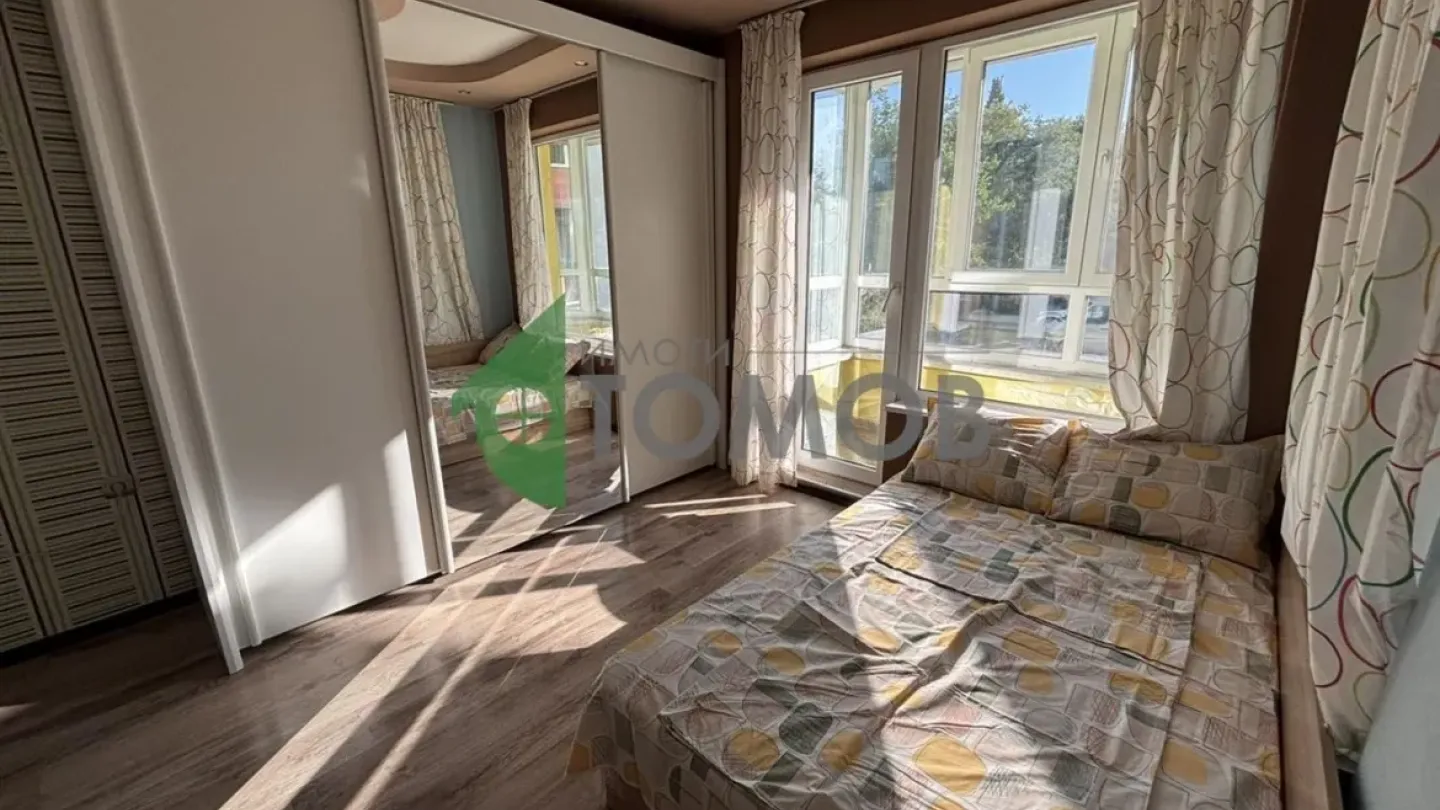 Spacious Fully Furnished Three-Bedroom Apartment in Stara Zagora - Image 4