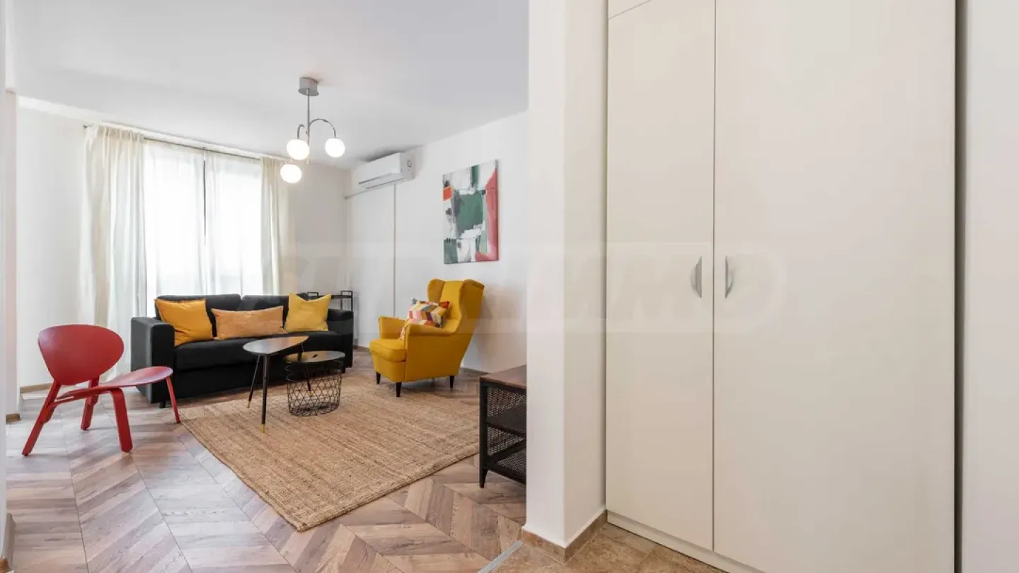 Stylish 3BR Apartment with Parking in Varna's "Tsvetyan" Quarter - Image 2