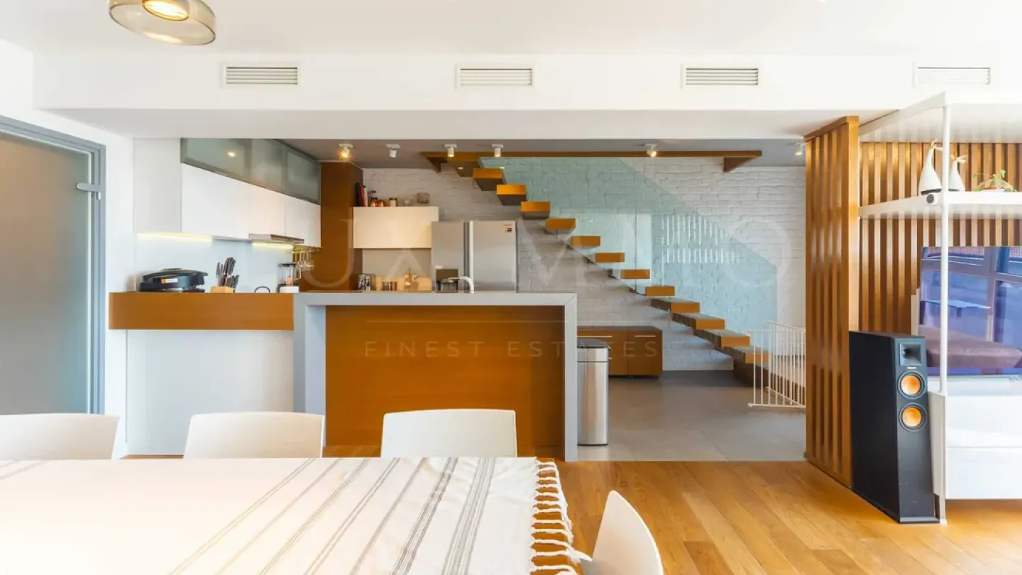 Spacious, Fully Furnished Maisonette with Sea Views in Burgas - Image 5