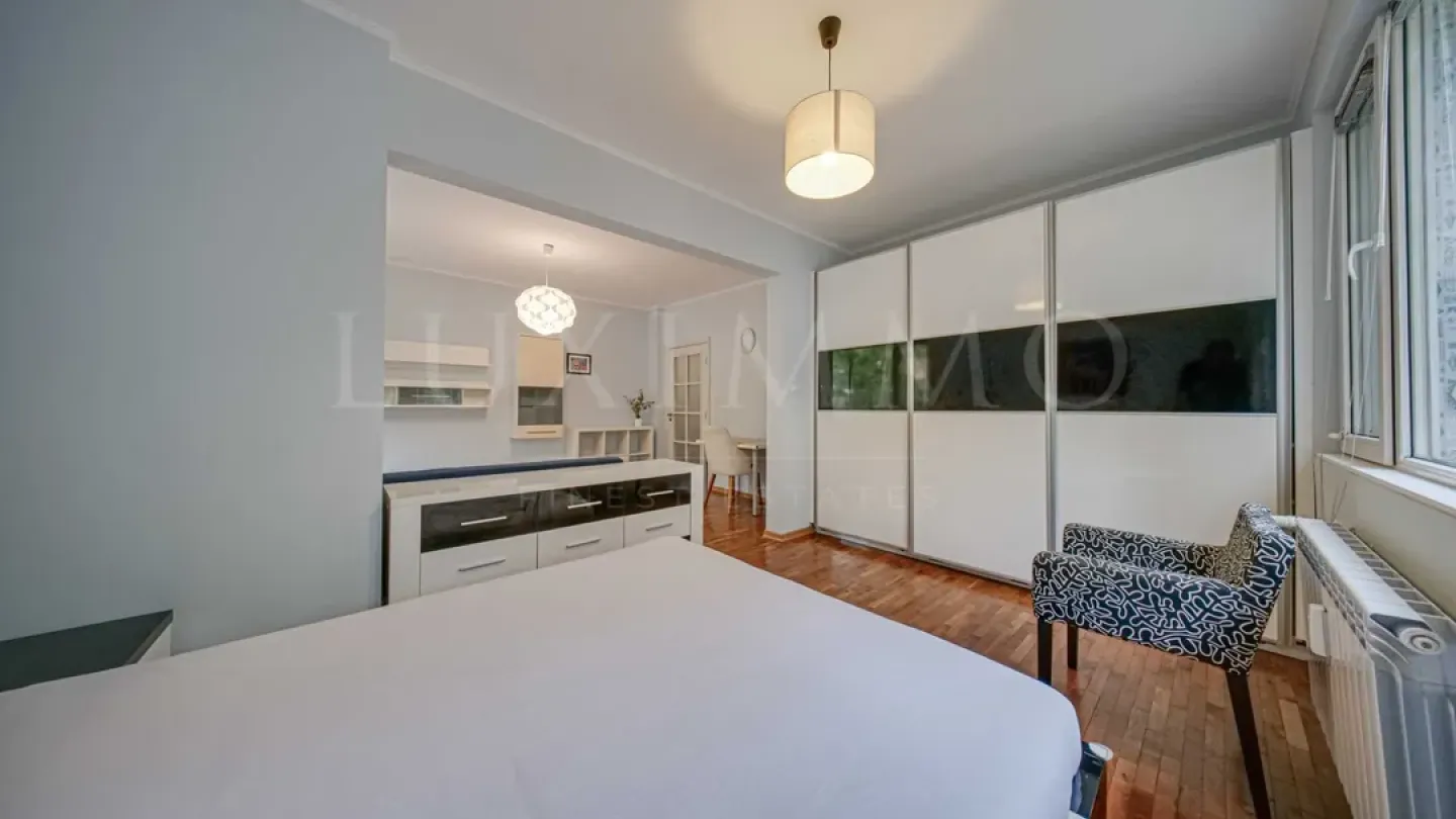 Bright, Renovated 2-Bedroom Apartment in Iztok District - Image 1