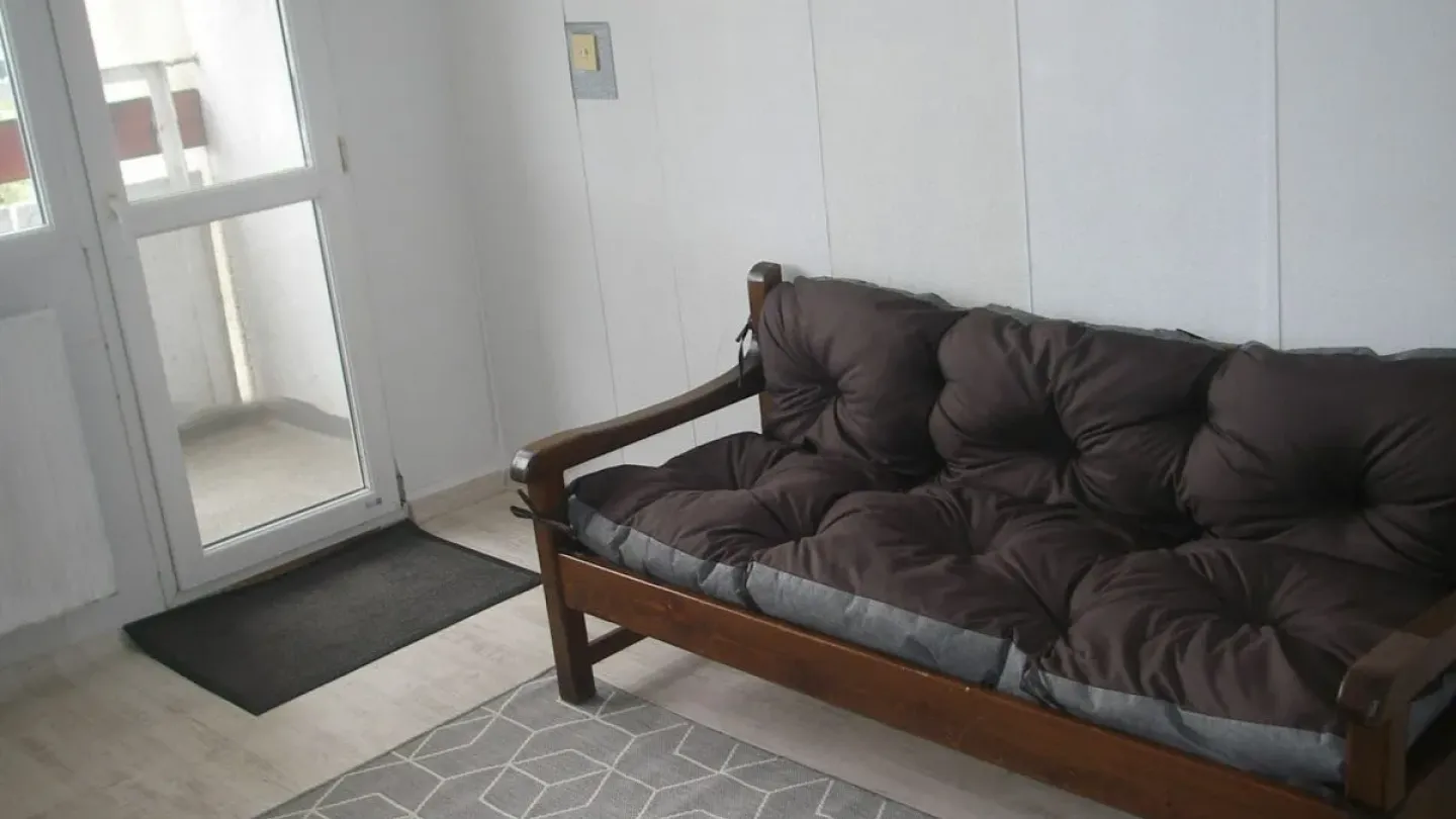 Spacious 3-Bedroom Apartment for Rent in Sofia's Geo Milev Area - Image 2