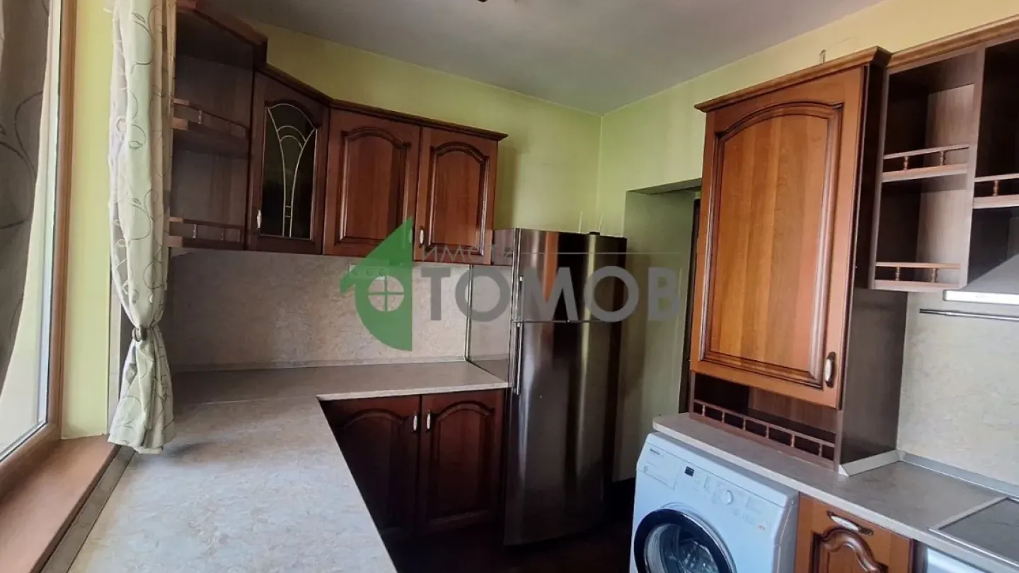 Spacious Three-Bedroom Apartment in Central Stara Zagora for Sale - Image 1