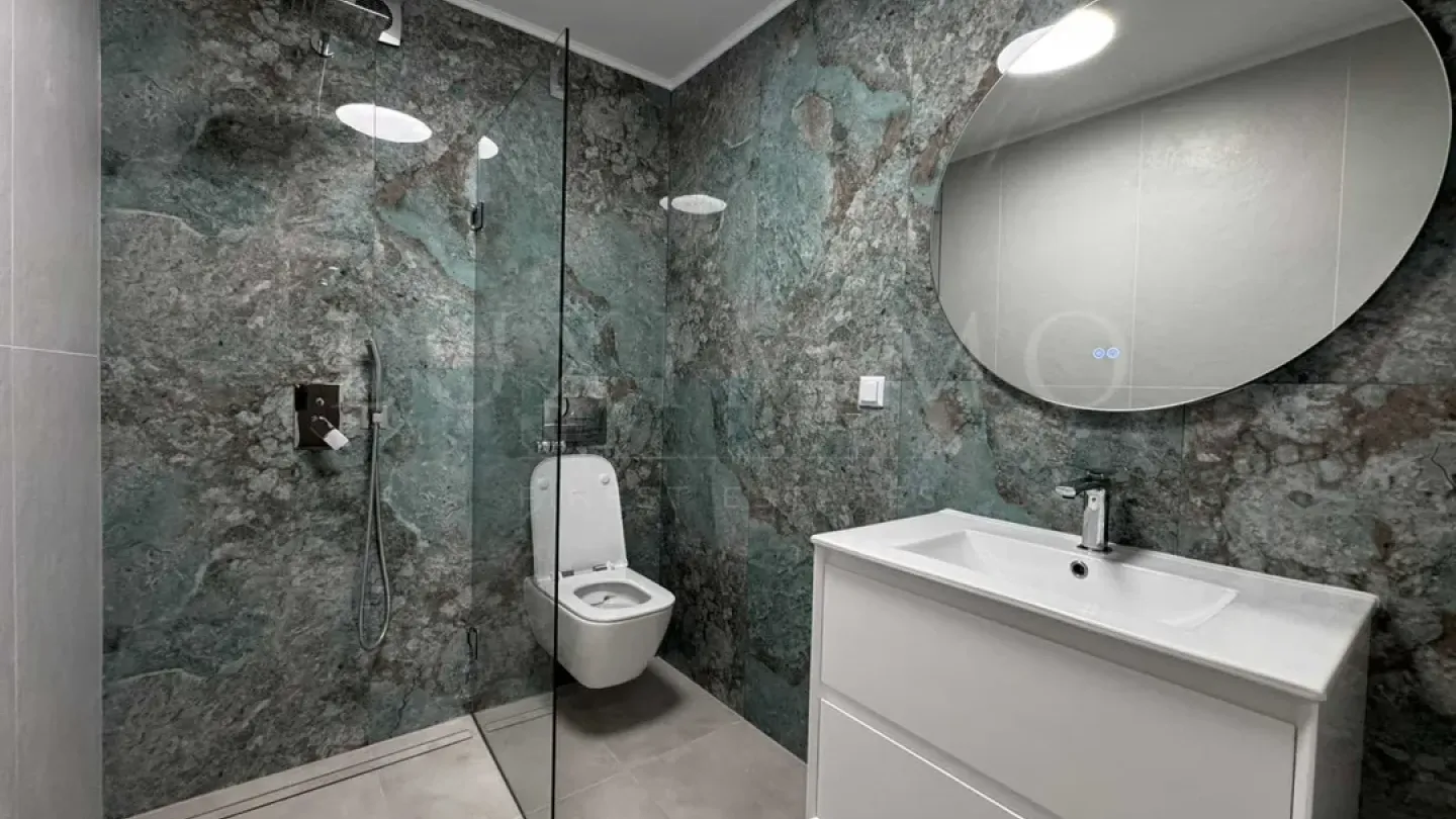 Spacious, Fully Furnished Apartment with Sea Views in Varna - Image 1